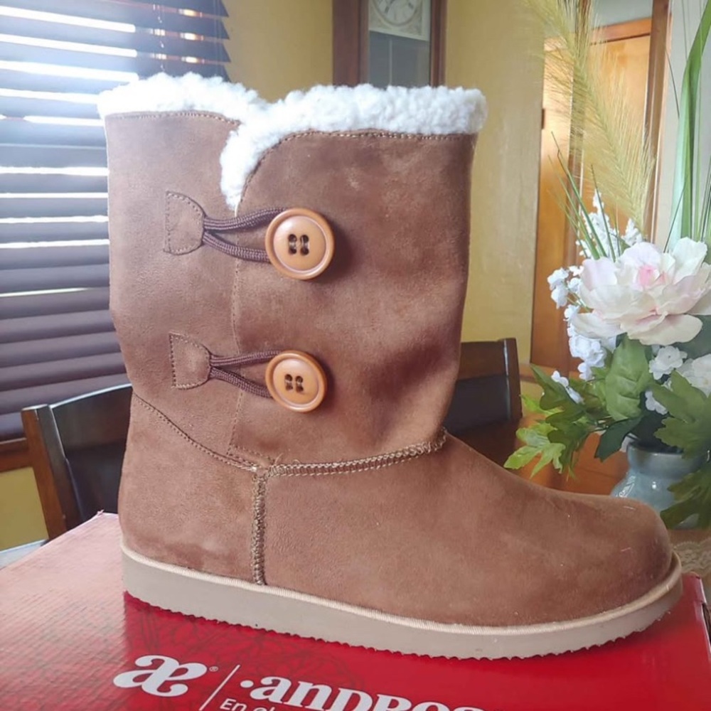 ANDREA Women's Brown Suede Boots